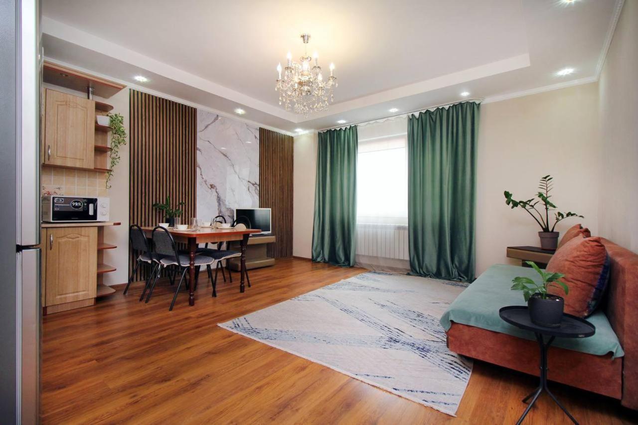 2 Ком Студия На 18 Этаже С Панорамным Видом На Горы В Жк Мега Тауер Almaty Exterior photo